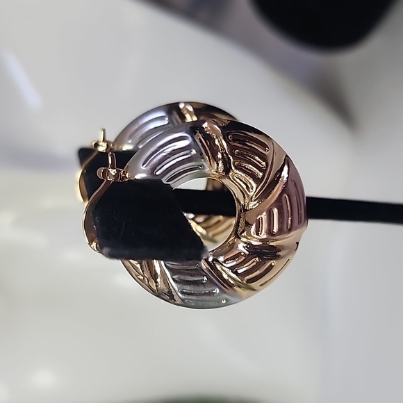 Tricolor Gold Chunky Hoop Earrings - Picture 3 of 7